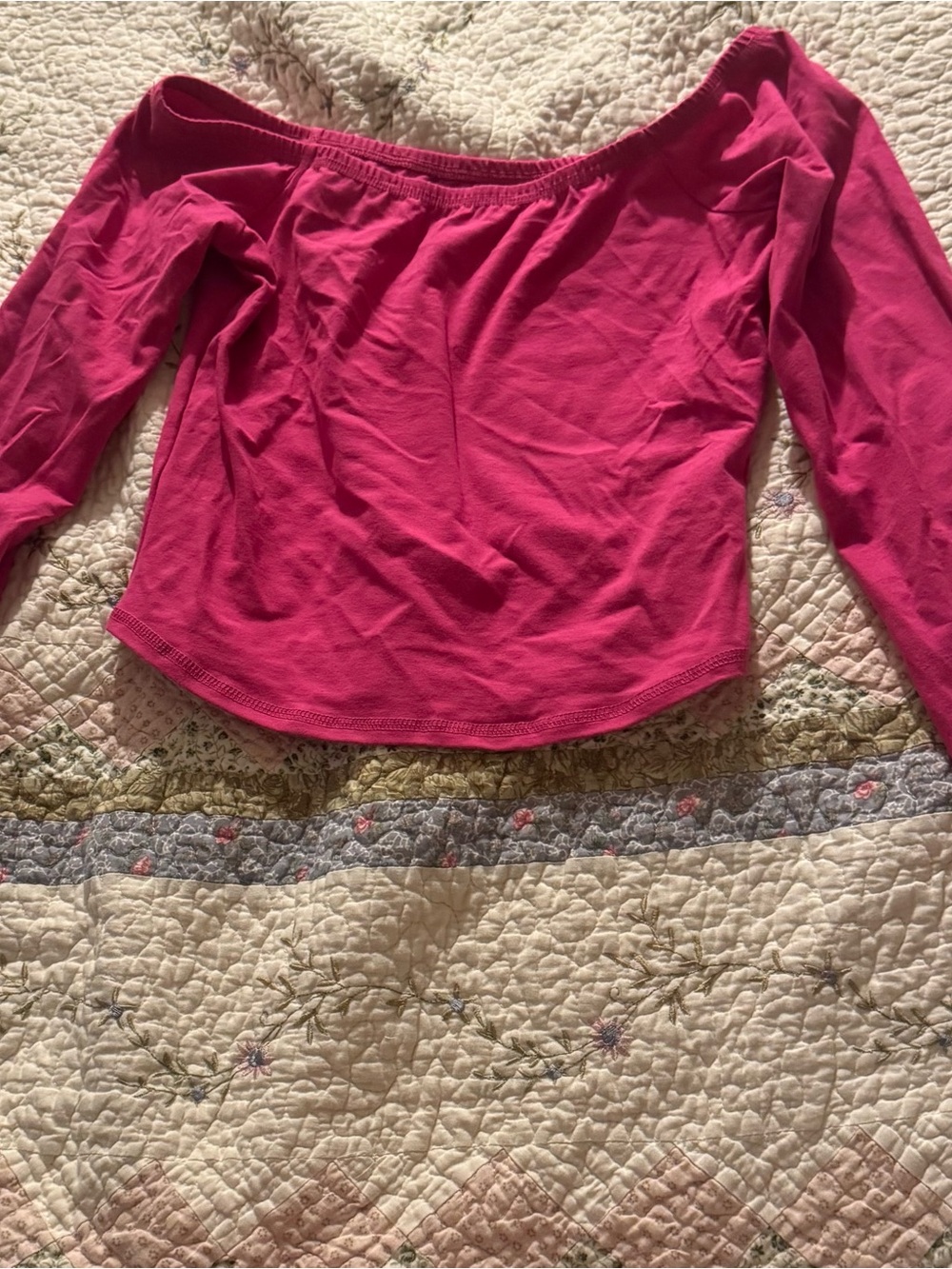 BDG Off-Shoulder Long Sleeve Crop Top - Hot Pink